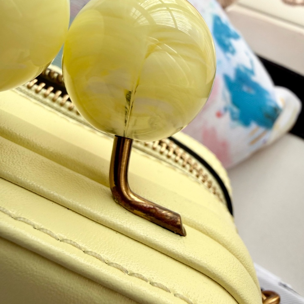 Marc Jacobs Beige Crossbody Bag with Gold Chain - Picture 10 of 12
